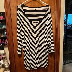 Cable & Gauge Chevron Striped Blouse in Black and White